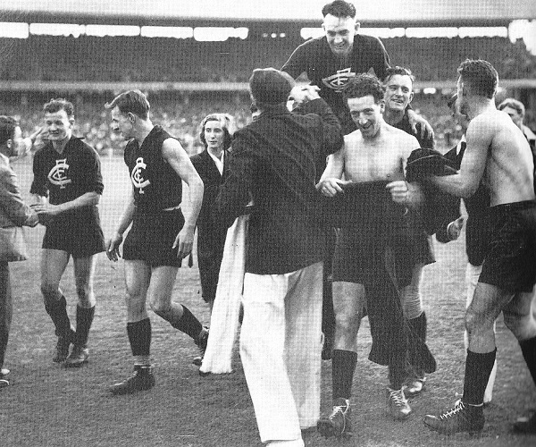 1947 Grand Final   Ern Henfry Is Chaired Off The MCG