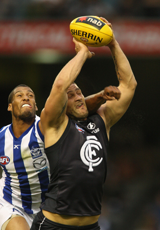 2009 Rd 1 NAB Cup - Outstretched Fevola marks in front of Gibson.