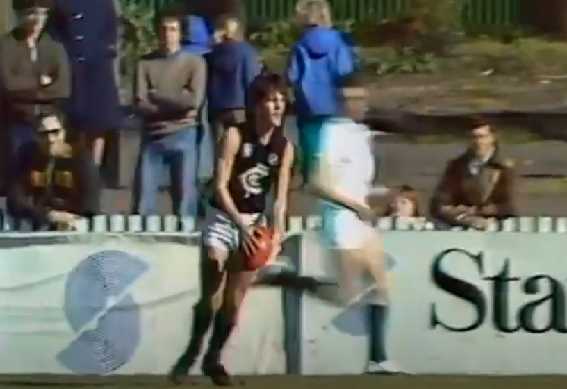 1981 Rd 22 Reserves; Darren Linkens about to kick down the line.