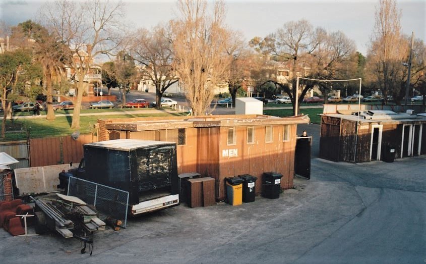 1995 Cheer squad's "Sires" van, Princes Park Garton Street end. Prior to the Legend's Stand redevelopment.
McLean image.