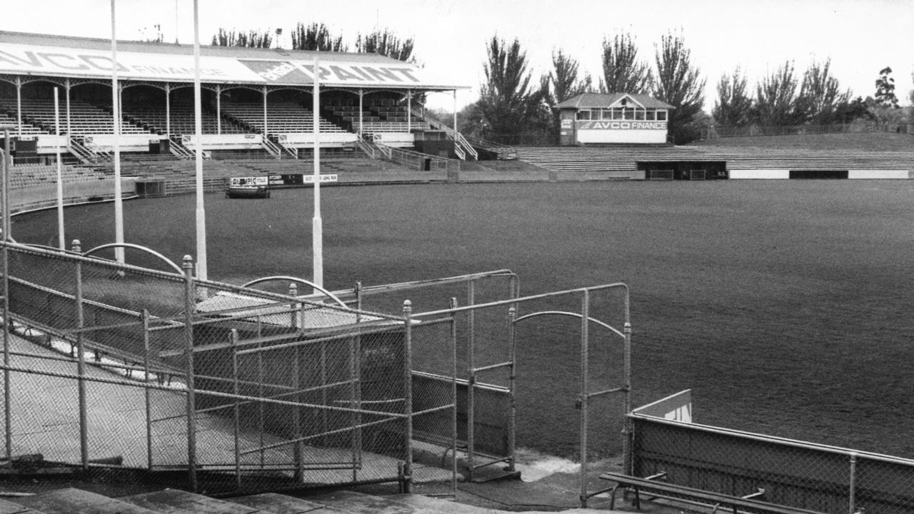 1986 or 1987 Princes Park
Fitzroy v Richmond on fence scoreboard
Avco sponsor 1976 - 1988
Northern Star google pininterest