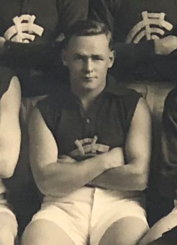 Speculation.

But small man, surname wood. Billy, but W for William in 1928 Reserves Photo.