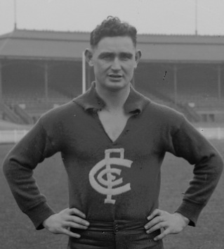 Identification based on team photo Carlton 1939
http://handle.slv.vic.gov.au/10381/16740
Assuming the identification of the match correct then the two unidentified players are Skinner and Charlie McInnes.  Based on existing images of McInnes, this must be Skinner.