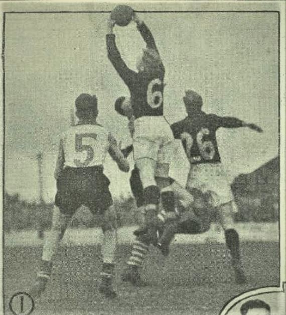 1935 Rnd 4 v South Melbourne at the Lake Oval
Fred Gilby (6) marks Jim Park (26) Terry Brain (5) South