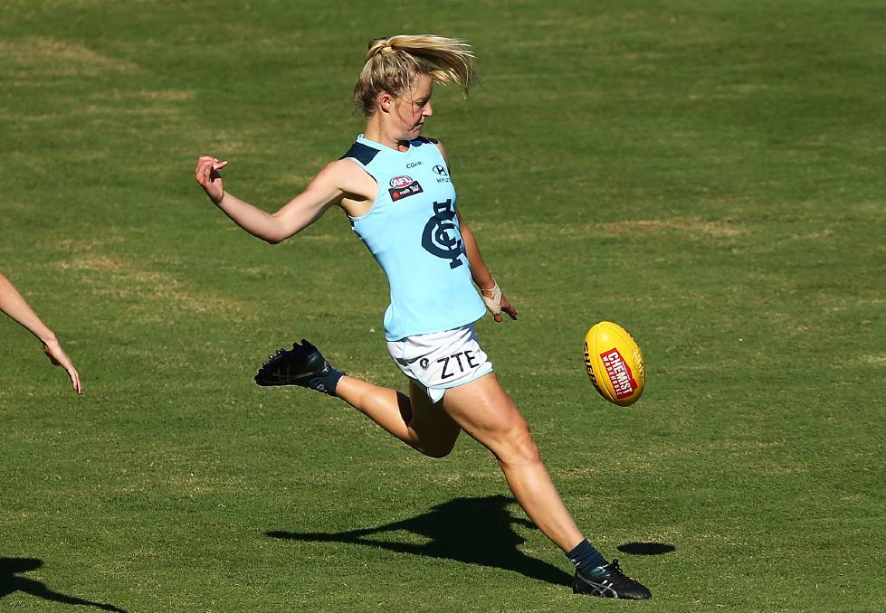 2017 AFLW Rd 6 - Jorden Ivey kicks long.