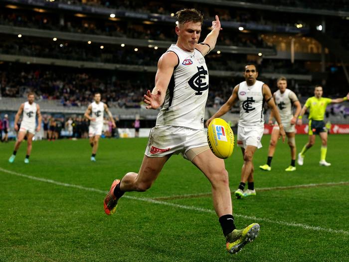 2020 Rd 11 - Jack Newnes about to kick the winner after the siren.