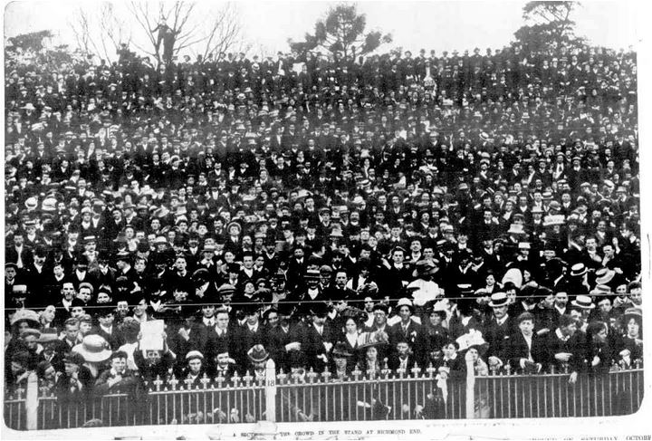 1910 GF Crowd Richmond End MCG AAsian Oct 06 Capture